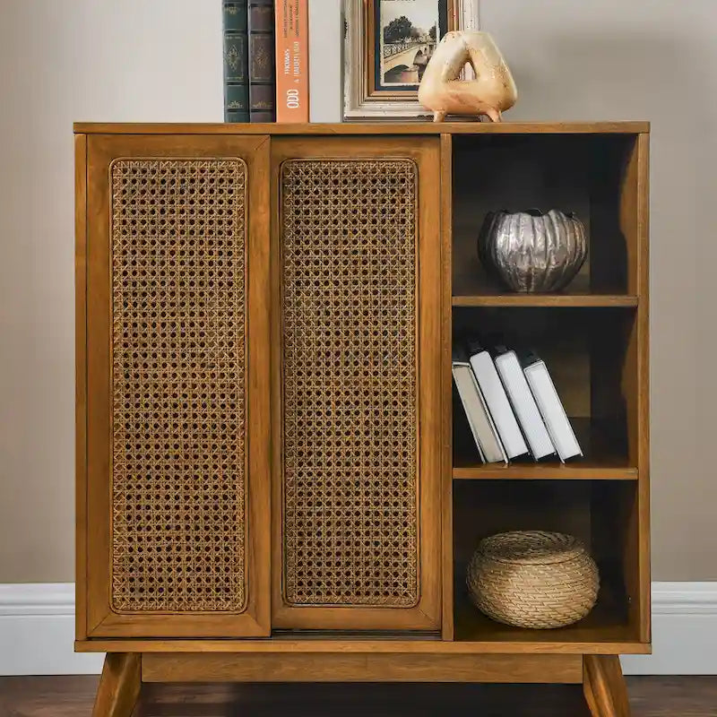 Meuble d'appoint en rotin Mid-Century Modern, Buffet avec étagère réglable et pieds en bois massif - Bois clair