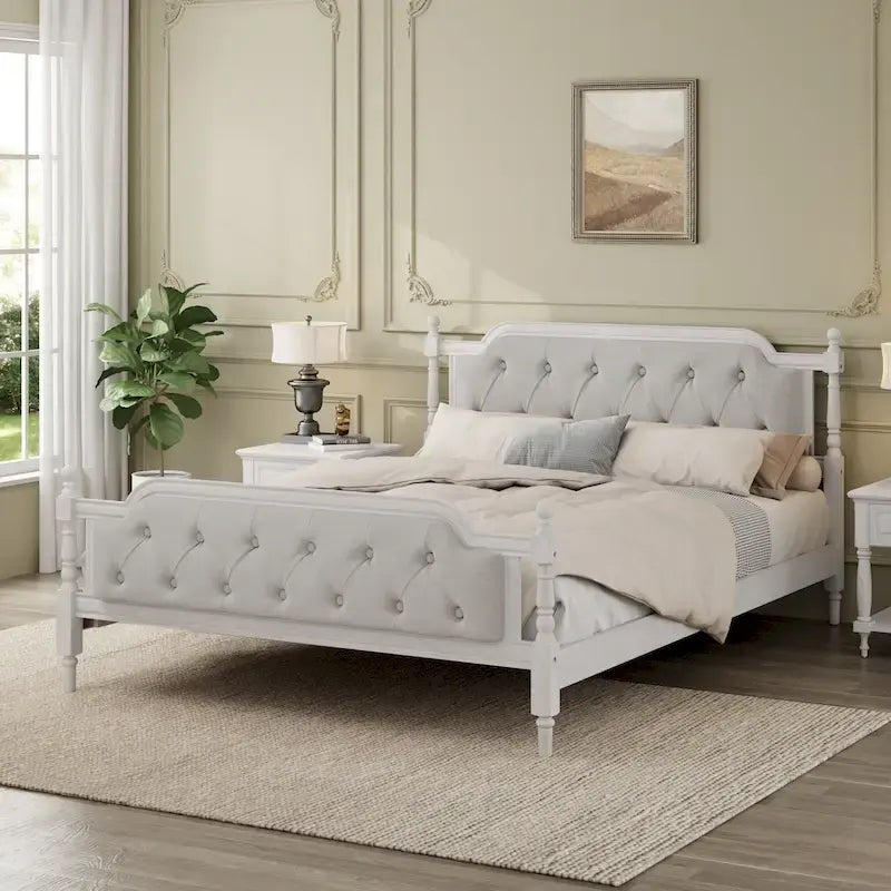 Lit plateforme Queen en bois avec tête de lit capitonnée et design artisanal