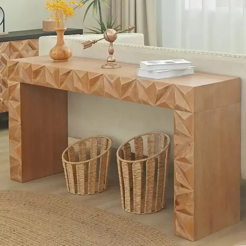 Lit plateforme Queen en bois avec tête de lit capitonnée et design artisanal