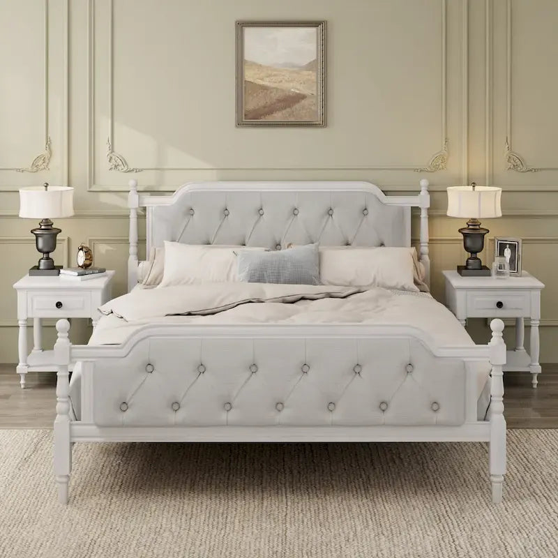 Lit plateforme Queen en bois avec tête de lit capitonnée et design artisanal